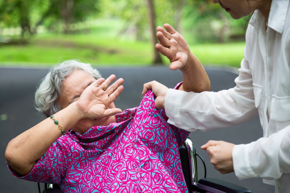 Cómo detectar abuso en ancianos en residencias