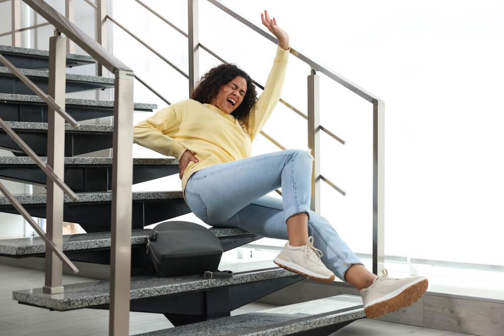 Woman injured in stairway fall due to unsafe stairs – Chicago stairway accident lawyer can help recover compensation