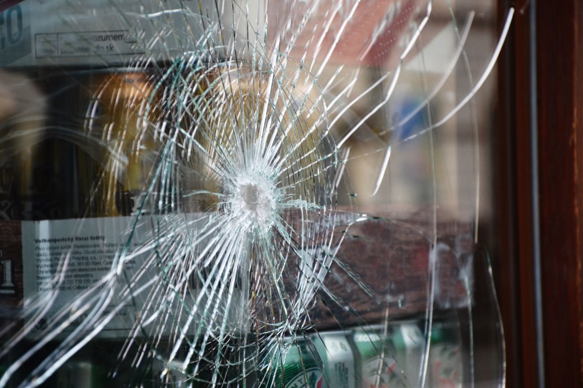 Storefront Crash & Restaurant Injury Lawyer in Chicago